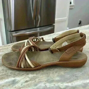 KEEN Tan/Brown Adjustable Stap Outdoor/Comfort Emerald City Sandal II. Size 9
